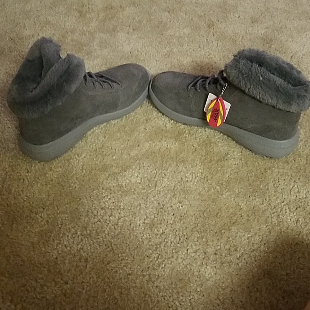 Skechers on the go. Brand new